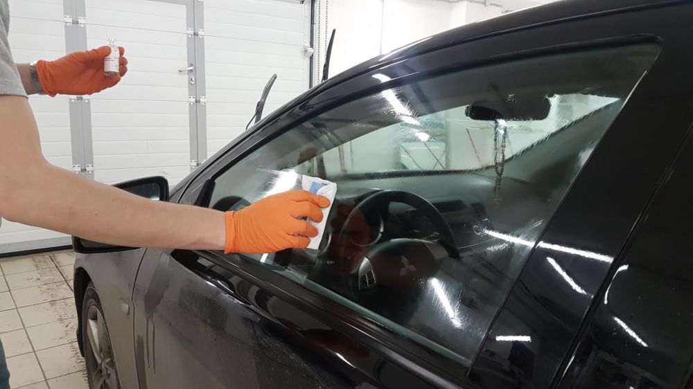 Осеннее предложение – нанесение «антидождя» на боковые стекла – в подарок при замене стекла!